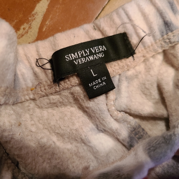 Simply Vera Vera Wang so soft pajama set in a misses size large. EUC - Picture 4 of 9
